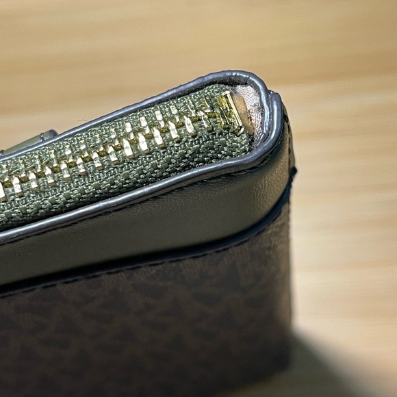 Michael Kors Clutch - Picture 8 of 9